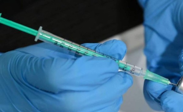Cofepris alerta por venta de vacunas falsas contra Covid-19; hospital de NL decía que eran de Pfizer