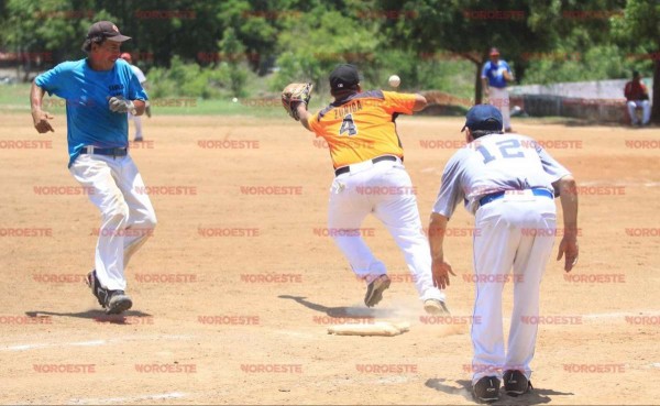 Como rápido y furioso llega el corredor a tercera base.