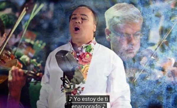Juan Gabriel estrena disco poco antes de morir.