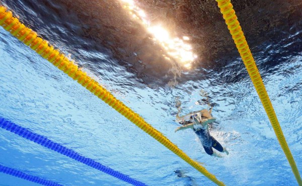 Impone húngara récord en natación