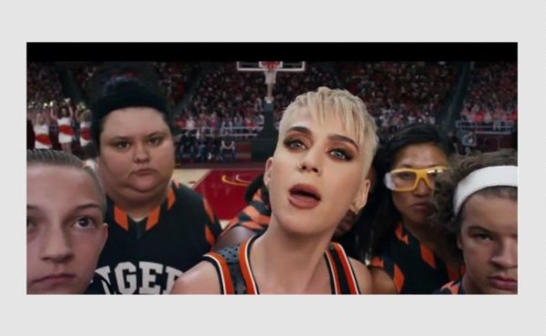 Katy Perry estrena video con personajes de series