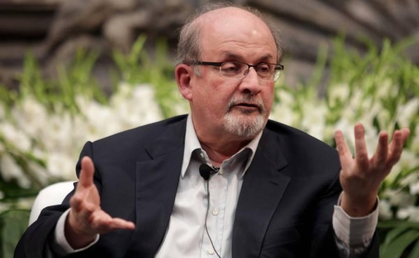 Aumentan recompensa por muerte de Salman Rushdie