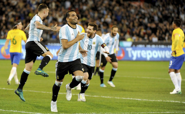 Argentina vence 1-0 a Brasil en debut de Sampaoli