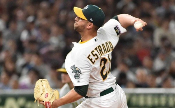 Marco Estrada sale sin decisión en triunfo de Marineros sobre Atléticos en Tokio