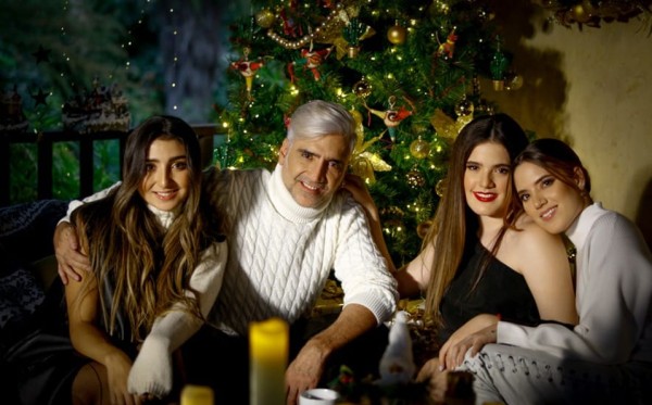 Alejandro Fernández y sus hijas