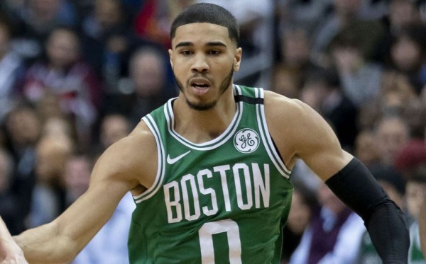 Los Boston Celtics dan mega contrato de estrella a Jayson Tatum en la NBA