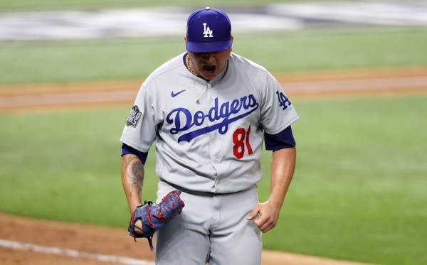 Mexicano Víctor González cumple con gran relevo para los Dodgers