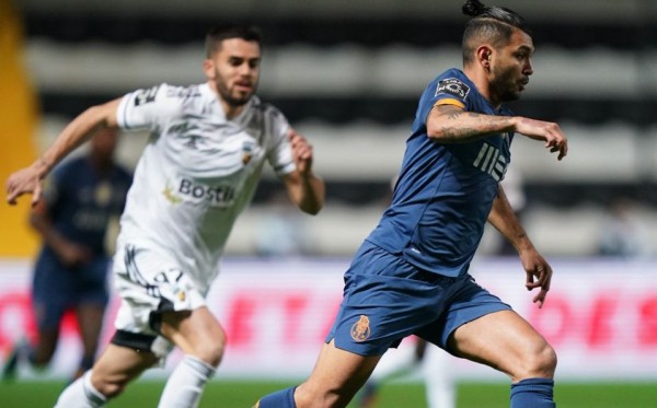 Tecatito cometió penal, pero no se marcó. (Foto: @FCPorto)