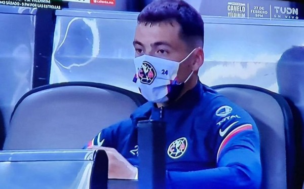 Viñas estaba en la banca al inicio del juego y antes del medio tiempo fue retirado.