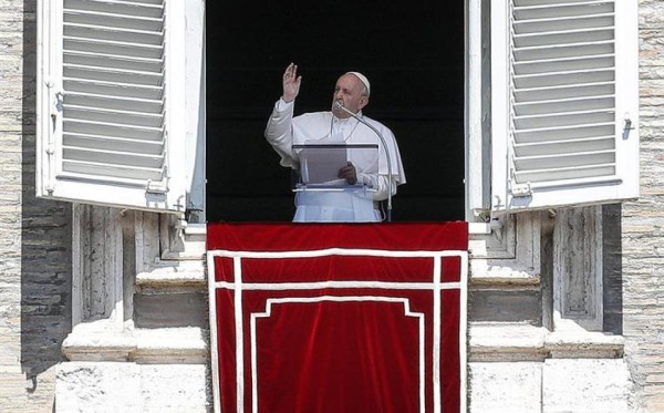 El Papa Francisco permanece encerrado en elevador durante 25 minutos