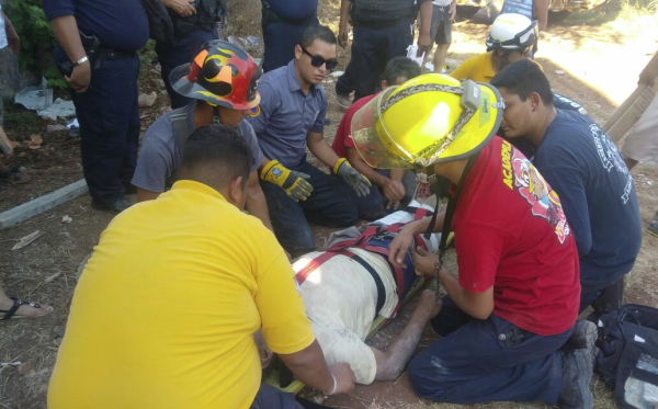 Le cae losa de concreto a hombre en la colonia Ejidal, de Mazatlán