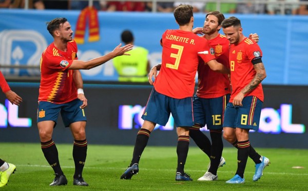 España gana apretadamente a una sorprendente Rumania