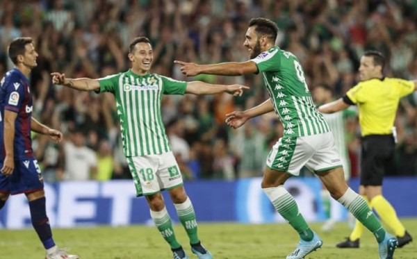 Betis vuelve a la victoria ante Levante con Guardado y Lainez