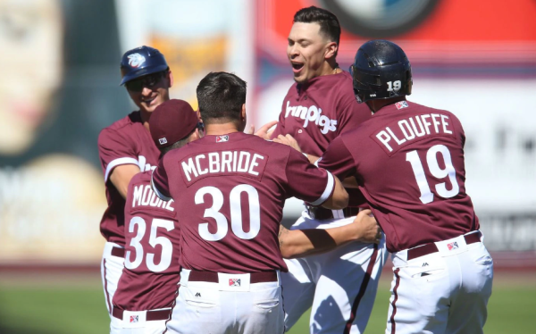 Joey Meneses se arma de paciencia en las sucursales de los Filis de Filadelfia