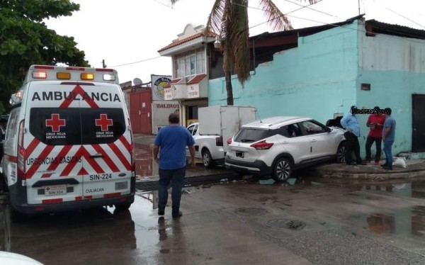 Dos personas resultaron lesionadas en un accidente en la colonia Industrial Bravo en Culiacán