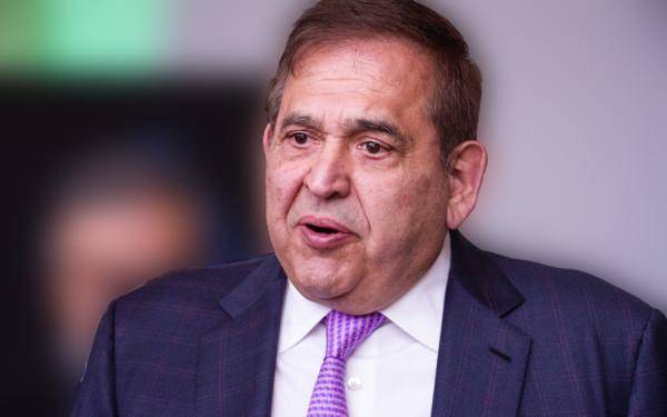 Alfonso Ancira, ex presidente del Consejo de Administración y ex dueño de Altos Hornos de México, llega en unas horas a México