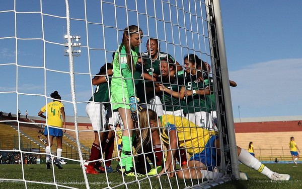 Las mexicanas celebran el gol de Vanessa Buso.
