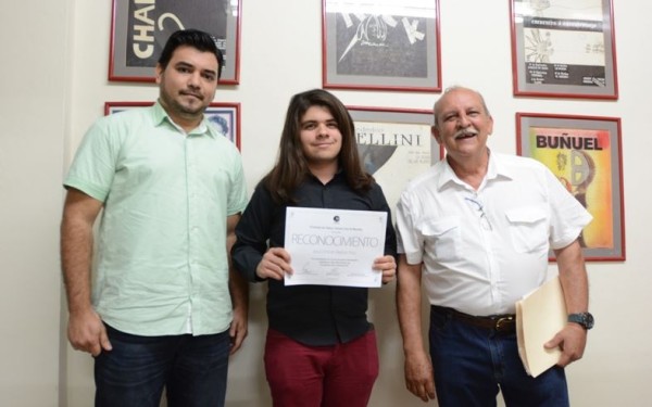 Culminan curso de cine