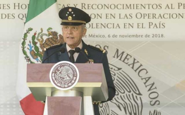 Jueza de EU retira cargos contra el General Cienfuegos, y regresará libre a México