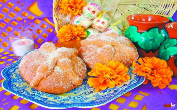 Así se prepara el pan de muertos en diferentes regiones de México