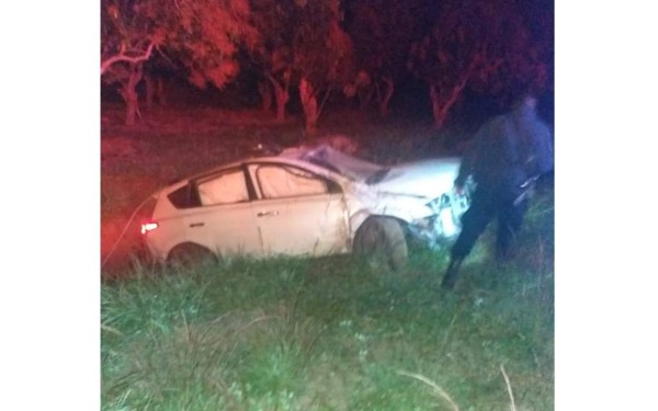 Volcadura de un carro deja tres lesionados, en Escuinapa