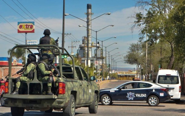 Intentaron atacar refinería de Salamanca con vehículo que tenía 12 explosivos: Sedena