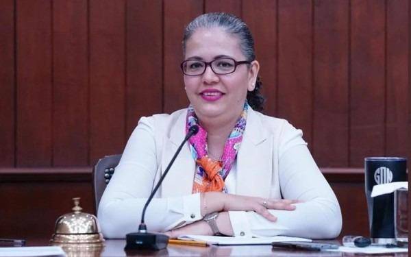 La titular de la Secretaría de Educación Pública y Cultura, Graciela Domínguez Nava, asegura que siempre se acata lo que el Gobernador recomiende.