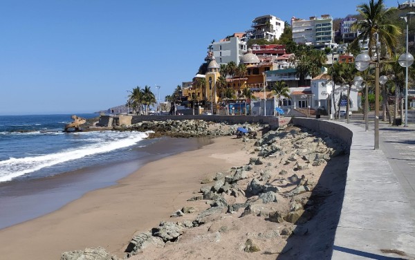 Van por certificación de las playas más icónicas de Mazatlán, desde Playa Norte hasta el Paseo Olas Altas