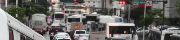 La congestión vial en Culiacán genera pérdidas económicas y mayores tiempos de traslado, especialmente para quienes utilizan el transporte público.