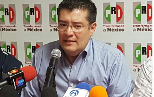 Álvaro Ruelas Echave ofreció una conferencia para dar a conocer el fallo en su favor.