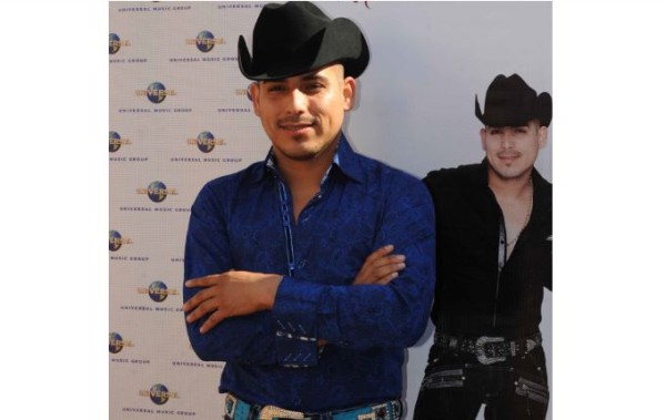Espinoza Paz abre el Palenque.