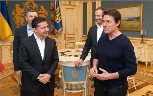 Eres guapo, dice el presidente de Ucrania a Tom Cruise