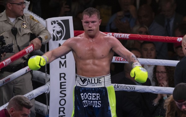 Saúl “Canelo” Álvarez recibe la distinción.