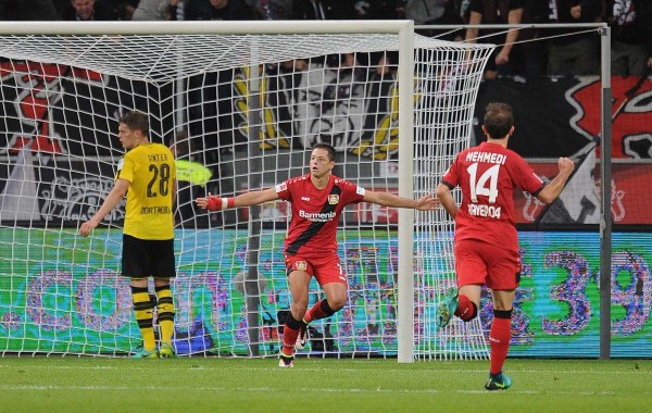 ‘Chicharito’ pelea por el mejor gol latino en la historia de la Bundesliga