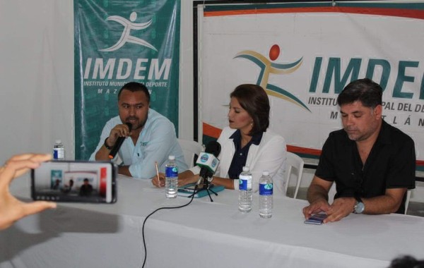 En rueda de prensa se anuncia el torneo.