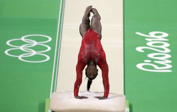 Biles gana su tercer oro en la gimnasia olímpica