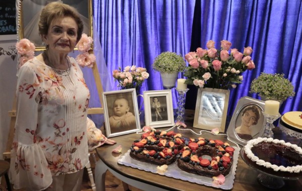 Alba Rosa Valenzuela Angulo, celebra ocho décadas de amor