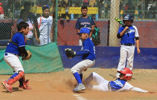 Destacan ofensivas en la Liga Muralla de Beisbol Infantil y Juvenil