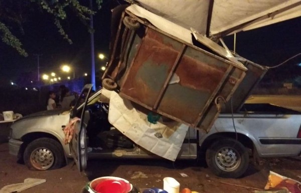 Se mete camioneta a una taquería y resultan lesionadas tres mujeres en el Conchi II, en Mazatlan