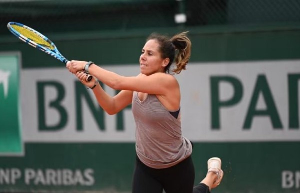 La mazatleca Giuliana Olmos no pudo seguir adelante en Roland Garros. (Twitter @TenisDesdeMx)