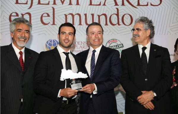 Pablo Lyle es galardonado con el Sinaloenses Ejemplares en el Mundo
