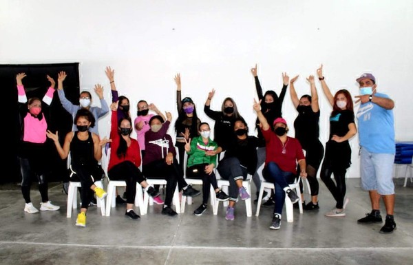 Un grupo de 30 instructores toman la certificación.