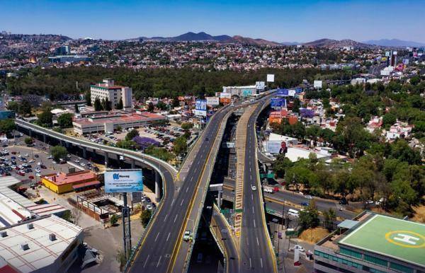 La vialidad elevada cuenta con 22 kilómetros y está construida sobre la carretera federal México-Querétaro.