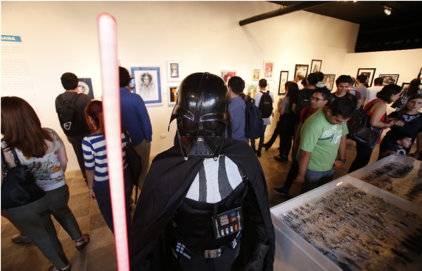 Seguidores de las películas de Star Wars participan en el May the Fourt be with you.