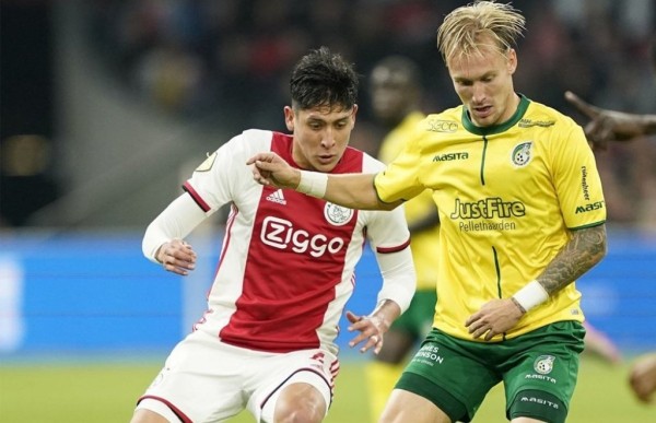 Edson Álvarez no tuvo una buena actuación y salió de cambio. (Foto: Twitter @AFCAjax)