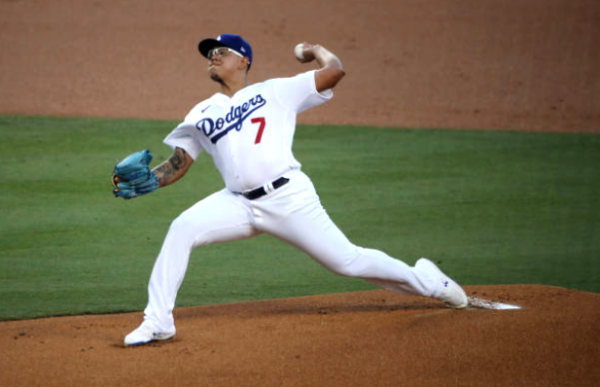 Julio César Urías laboró cinco entradas con efectividad.