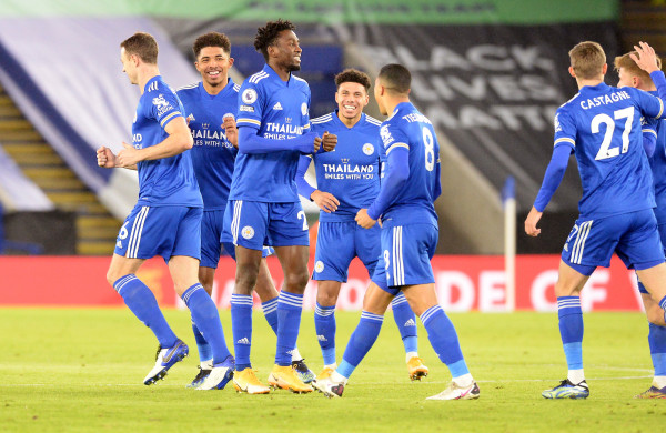 El Leicester City es nuevo líder en la Premier League, pero con más juegos disputados que los dos equipos de Manchester.