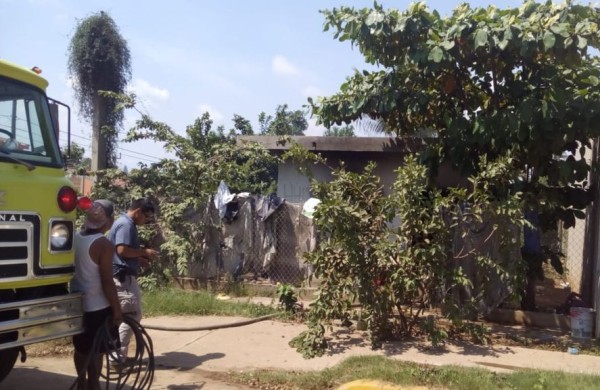 Deja incendio daños materiales en un domicilio de la ampliación Lomas Del Ébano, en Mazatlán