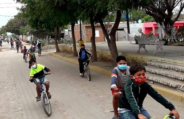 Niños de Barrón pedalean con el programa Rodando por Mazatlán