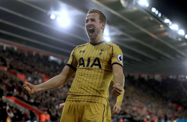 Harry Kane celebra su anotación para Tottenham.